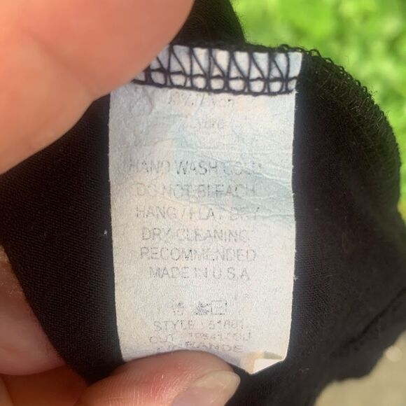 Sleeveless jersey knit dress with flower detail - Picture 4 of 5